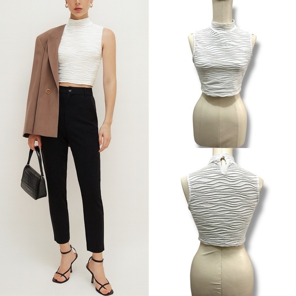 Cider Tops - 298 Cider | EUC White Textured Mock Neck Sleeveless Crop Top (size XS)